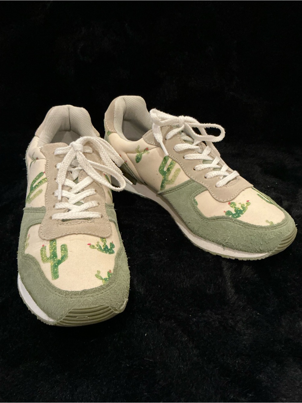 inkkas Prickly Jogger Green and Cream Cactus Print Sneakers W 12, M 10